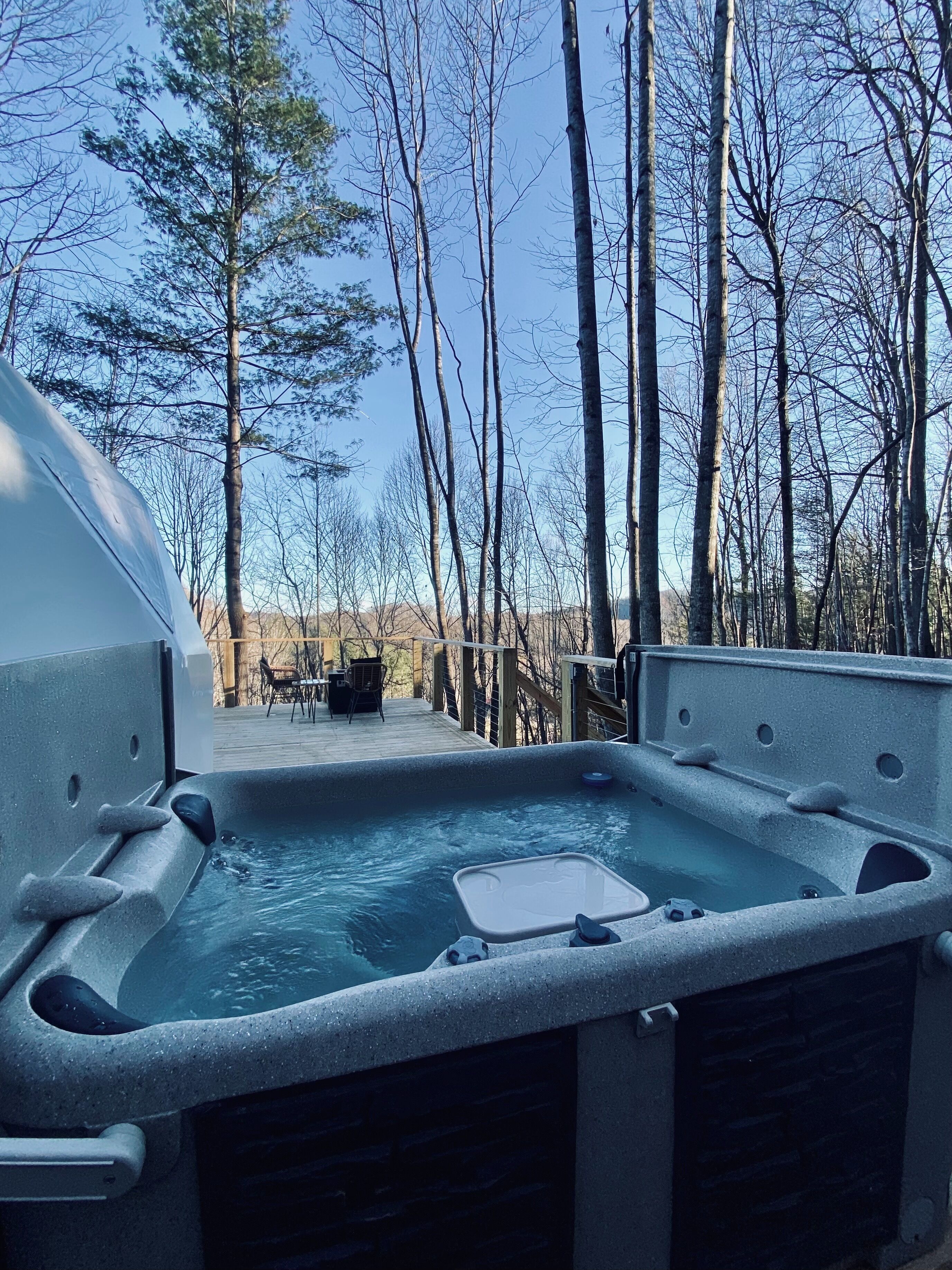 Outdoor spa tub