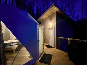 Terrace/patio - Tiny Treepod - Hot Tub, Views, Romantic Oasis (Todd)