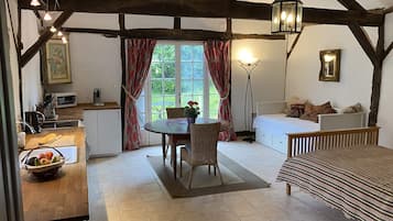 2 chambres, fer et planche à repasser, Wi-Fi, draps fournis