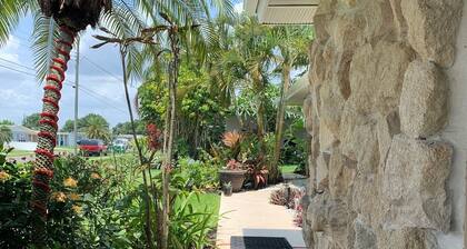 Cozy home on a fresh water canal 2-bedroom house in with high-speed WiFi