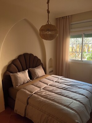 2 bedrooms, desk, iron/ironing board, free WiFi