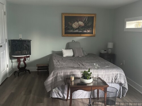 Cozy 1-bedroom apartment in quaint Sneads Ferry with a beautiful view of the bay