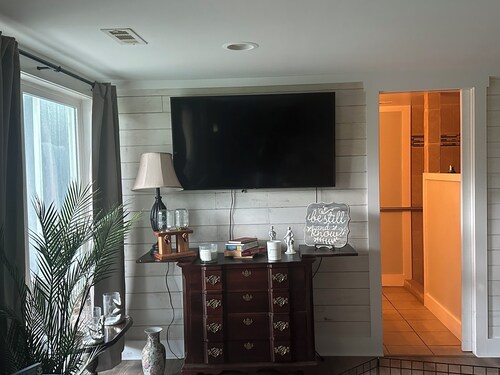 Cozy 1-bedroom apartment in quaint Sneads Ferry with a beautiful view of the bay