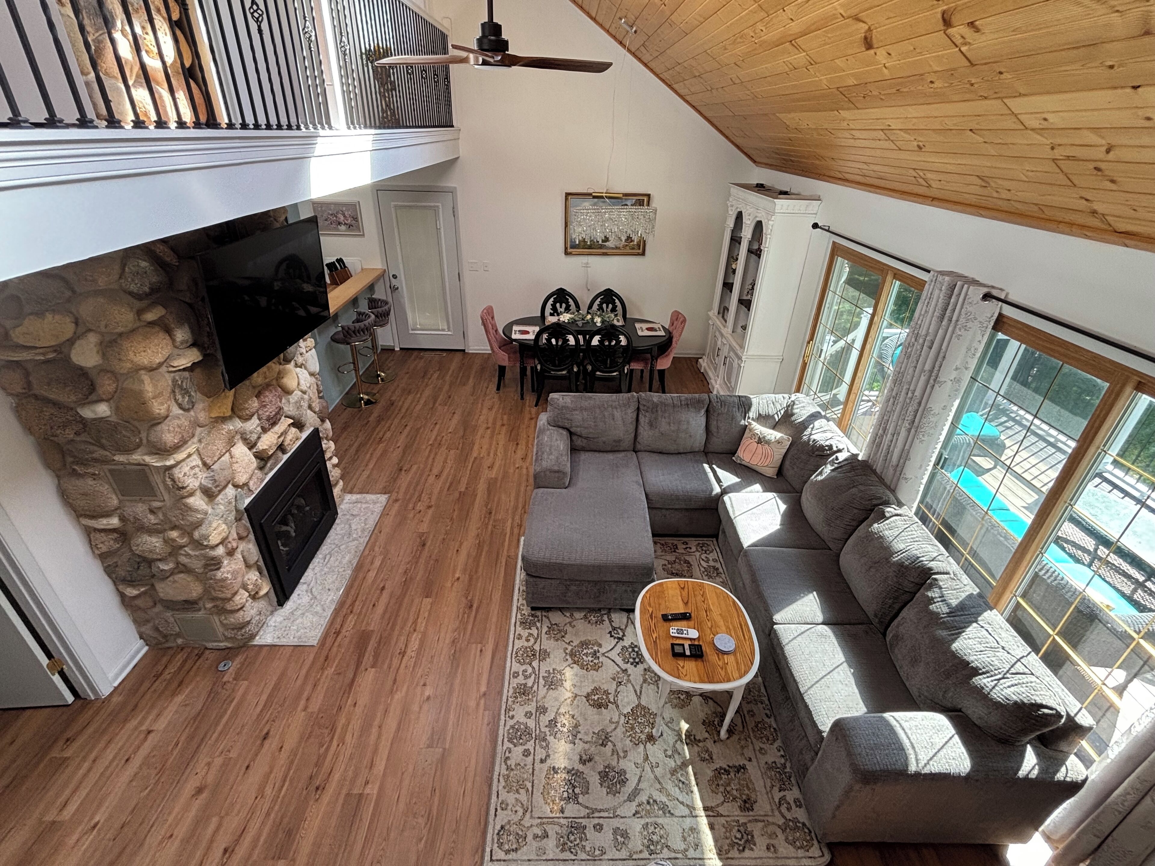 Älytelevisio, takka, videopelejä