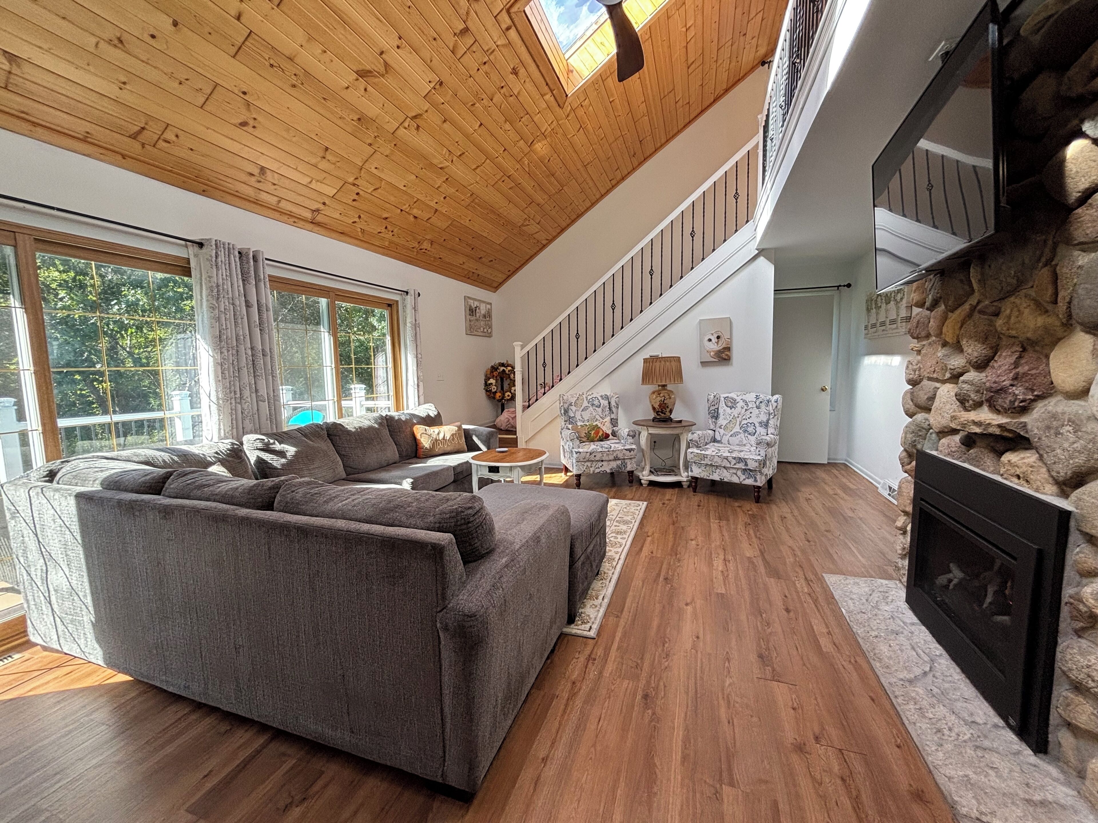 TV connectée, cheminée, jeux vidéo