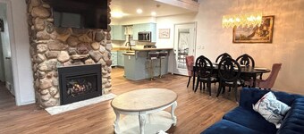 House - 1 minute to Alpine Valley Ski Hill. 5 acres with fireplace