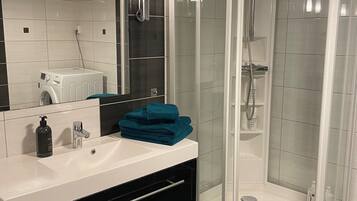 Hårføner, håndklær, såpe og sjampo