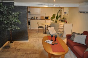 Smart TV, books - Frednes Cosy Retreat - Centrally located! Free parking and WIFI (Telemark)