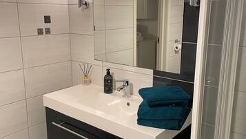 Hårtørrer, håndklæder, Sæbe, Shampoo