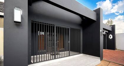 Welcoming studio with WiFi in vibrant Johannesburg South