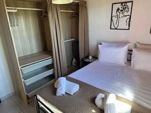 1 bedroom, iron/ironing board, WiFi, bed sheets