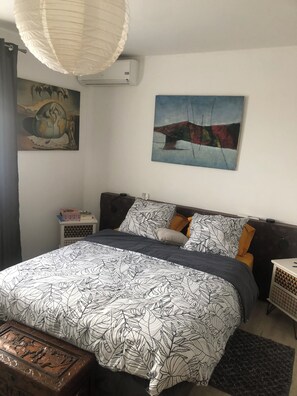 3 makuuhuonetta, silitysrauta/-lauta, ilmainen Wi-Fi, vuodevaatteet