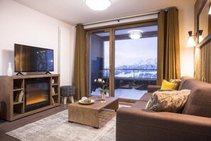 Living area - Wifi, ski-in/ski-out & foot of the slopes, fitness, swimming pool, terrace, balcony, tv, ski locker (Les Saisies)