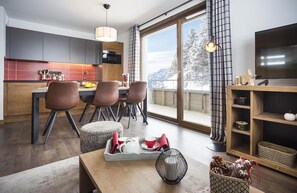 Dining - Wifi, ski-in/ski-out & foot of the slopes, fitness, swimming pool, terrace, balcony, tv, ski locker (Les Saisies)
