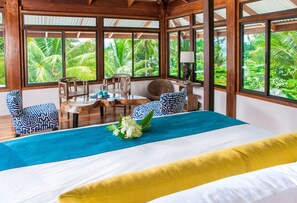 9 Schlafzimmer, Zimmersafe, Schreibtisch, kostenloses WLAN