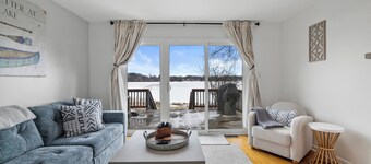 Charming 2-bedroom Lake House Directly on Cross Lake