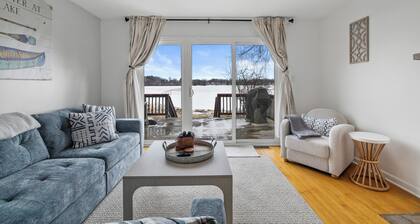 Charming 2-bedroom Lake House Directly on Cross Lake