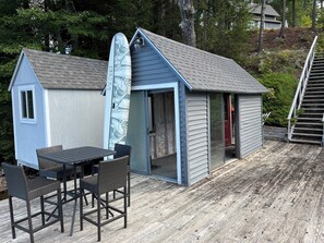 Outdoor dining - Loon Cove Alton Bay Lake House (Alton)