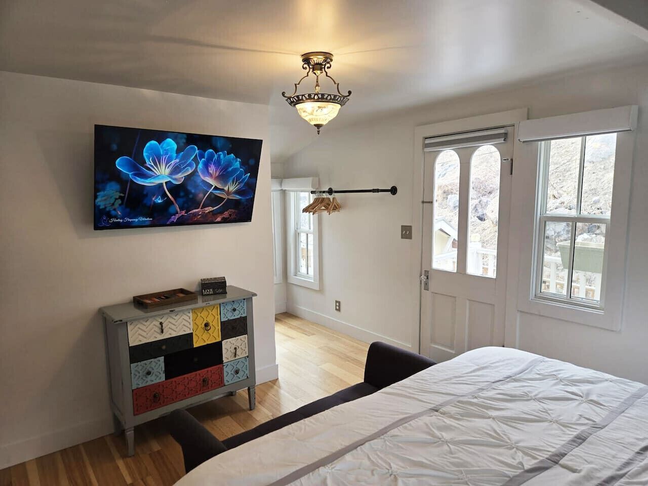 4 bedrooms, desk, iron/ironing board, travel crib