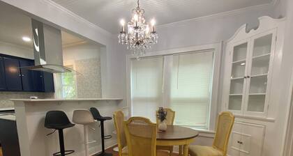 5 bedroom, 3 bath, game room, large outdoor. Sleeps 15. Walk to downtown