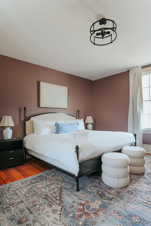 4 bedrooms, desk, iron/ironing board, free WiFi