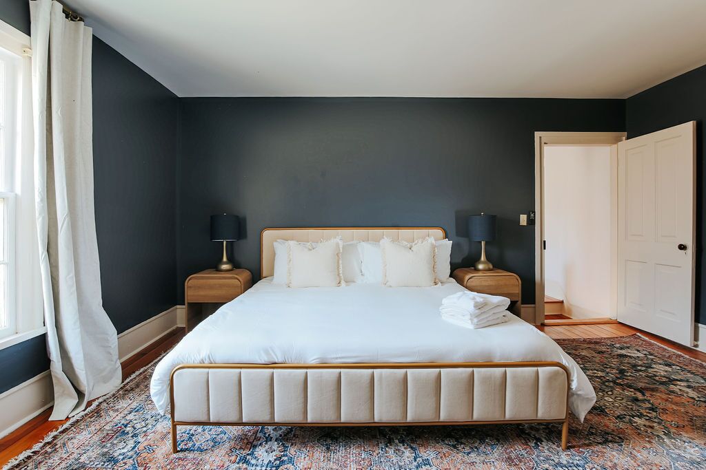 4 bedrooms, desk, iron/ironing board, free WiFi