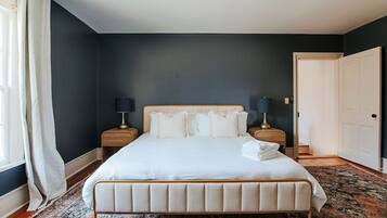 4 bedrooms, desk, iron/ironing board, free WiFi