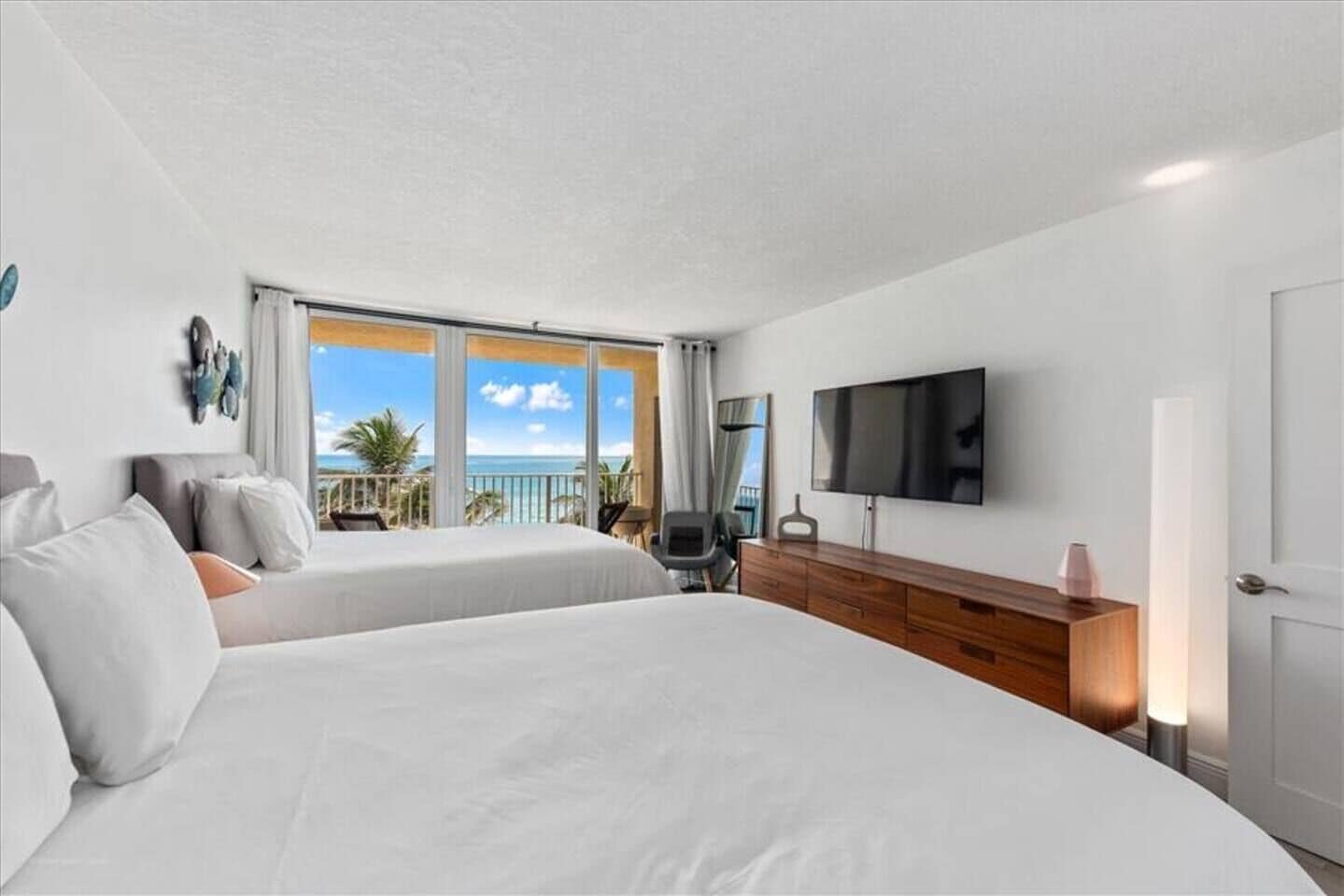 Luksushuoneisto, parveke, valtamerinäköala | 1 makuuhuone, kannettavalle tietokoneelle sopiva työtila, pimennysverhot