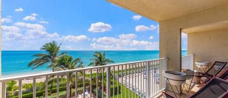 Luxe appartement, balkon, uitzicht op zee | Terras