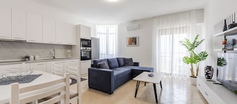 Billy’s 4 BDR Apartment by PS