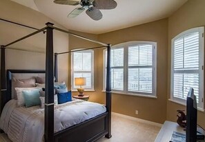 3 bedrooms, iron/ironing board, WiFi, bed sheets
