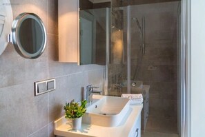 Shower, hair dryer, bidet, towels - Seaview Chalet With A Private infinity Pool, Balcony, Terrace, Free Wifi. (Antalya)