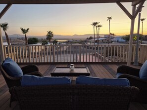 Property grounds - Spacious 4-bedroom house with AC, WiFi in wonderful Golden Shores (Golden Shores)