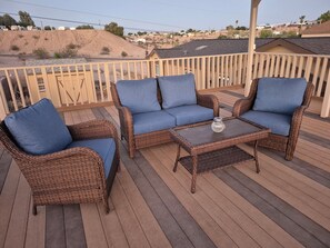 Property grounds - Spacious 4-bedroom house with AC, WiFi in wonderful Golden Shores (Golden Shores)