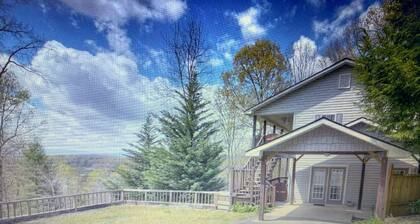 Charming 3-bedroom house with AC, WiFi in wonderful Morganton