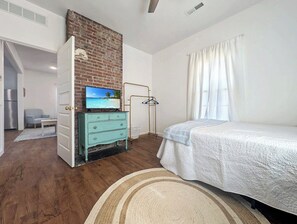 2 camere, una scrivania, Wi-Fi, lenzuola