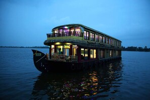 Exterior - Double Decker Boathouse (Alappuzha)