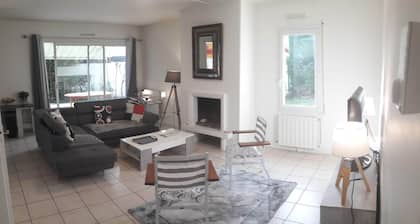 Private room in Miarritze in villa Anglet