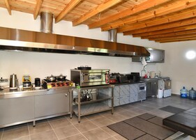 冰箱、微波炉、烤箱、炉灶