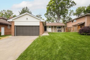 Exterior - Whole Home Oasis (Mississauga)