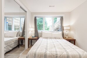6 bedrooms, desk, iron/ironing board, free WiFi