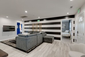 3 Schlafzimmer, Schreibtisch, Bügeleisen/Bügelbrett, Reisekinderbett