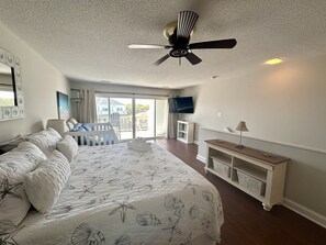 2 bedrooms, travel cot, free WiFi, bed sheets