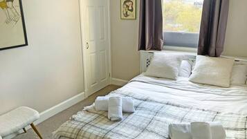 2 bedrooms, WiFi, bed sheets