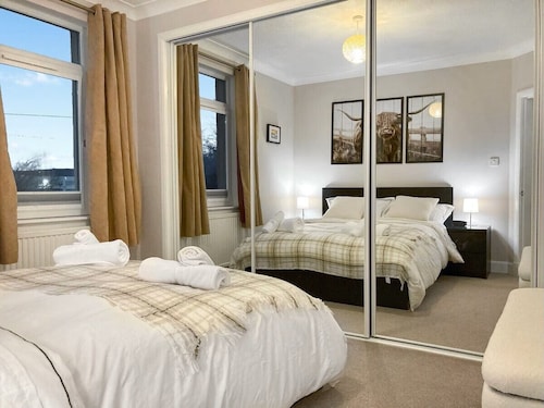 Inverness Haven - 2 bedroom apartment with private parking & garden