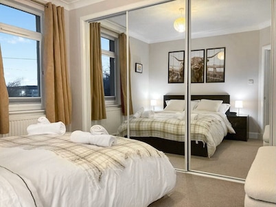 Inverness Haven - 2 bedroom apartment with private parking & garden