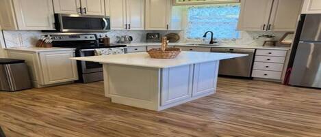 Frigorífic, microones, forn i placa de cuina