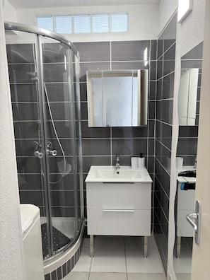 Douche, sèche-cheveux