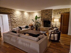 Smart-TV, peis, fotballspill og bøker