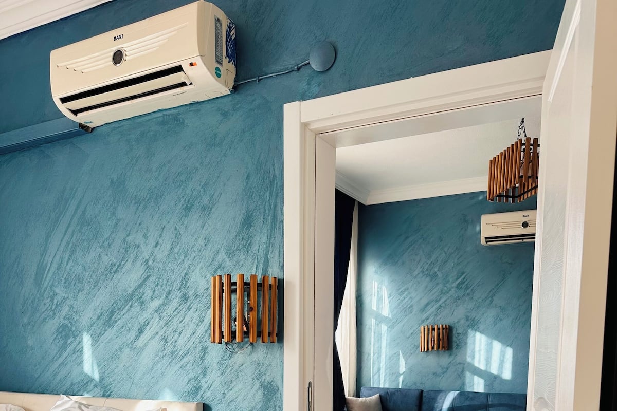 Family Apartment | Desk, free WiFi, bed sheets